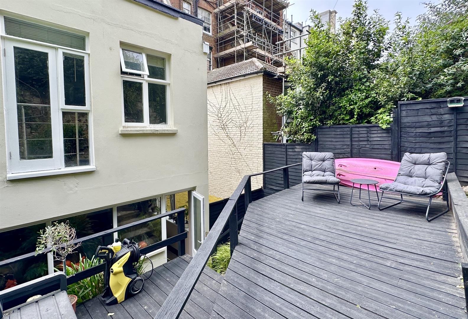 2 bed property in Eversfield Place, St Leonards